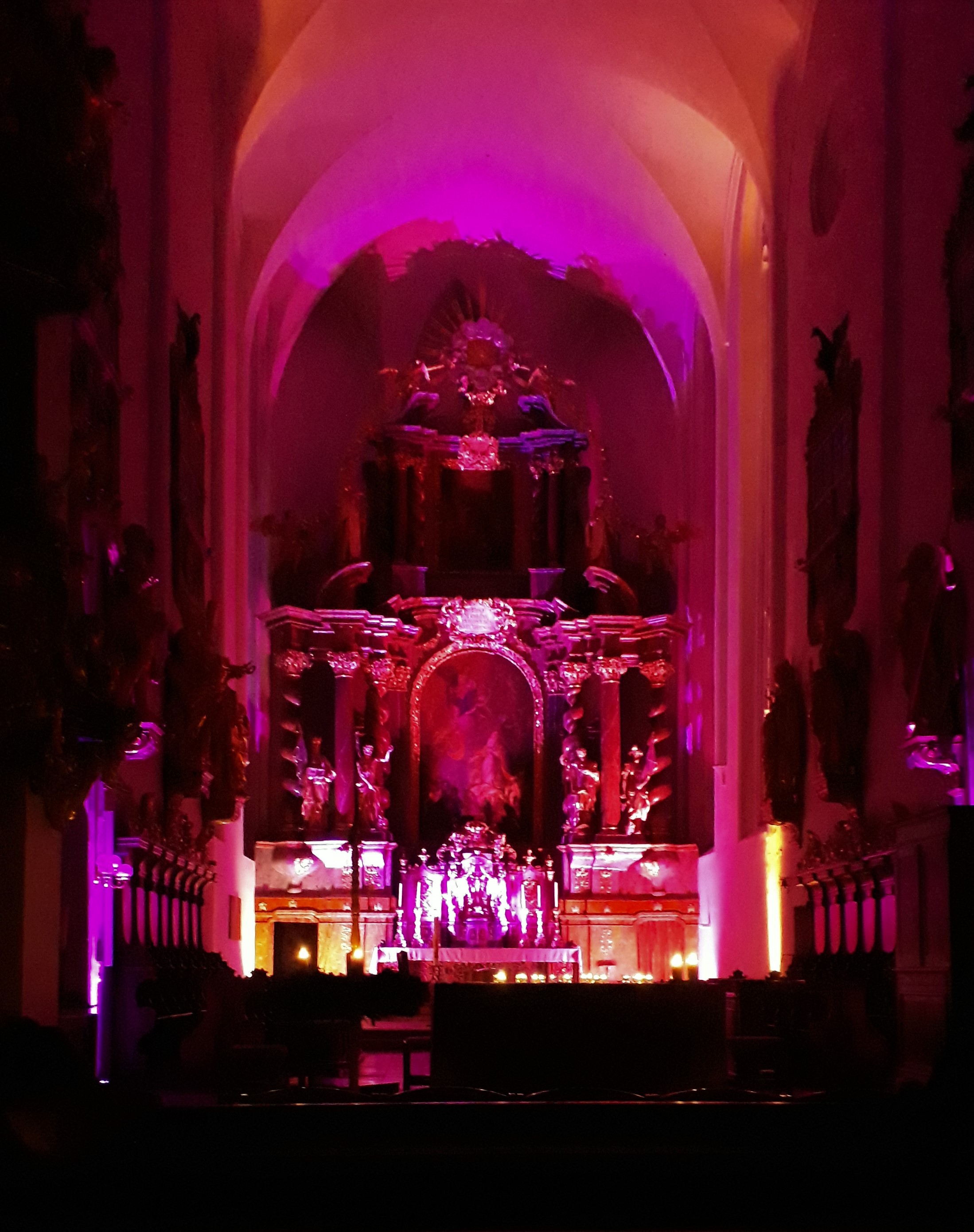 St. Martin im pinken Licht